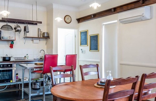 Ashgrove Apartment | Studio in Ashgrove W Bedroom Loft