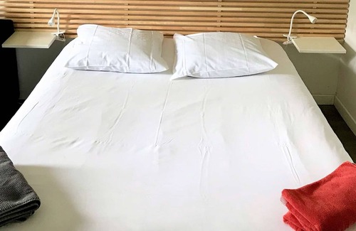 Saint Genes Apartment | Studio in chic neighborhoods (number 1)