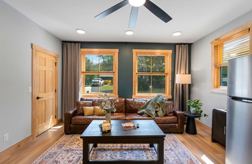 Black Mountain Apartment | Studio in DT Black MTN Walk to food!