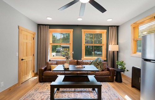 Black Mountain Apartment | Studio in DT Black MTN Walk to food!