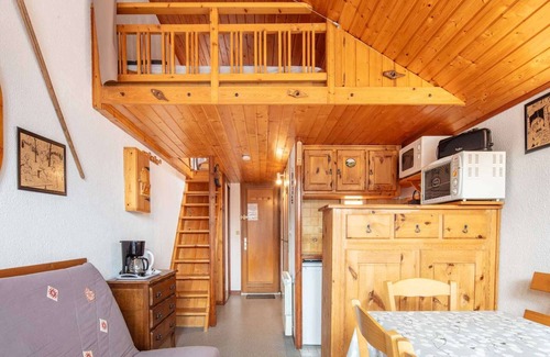 Saint-Sorlin-d'Arves Apartment | Studio in Saint-Sorlin near Ski Slopes