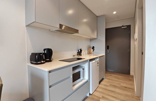 Roseville Apartment | Studio in heart of Roseville