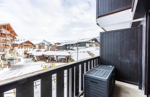 Les Esserts Apartment | Studio in Morillon near Ski Slopes & Lac Bleu