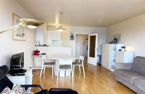 Nieuwpoort Apartment | Studio in Nieuwpoort with Stunning Sea Views