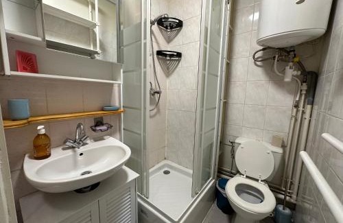 Stains Apartment | Studio in residential area