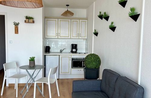 Saint-Jean-de-Monts Apartment | Studio in St Jean de Monts, beach access, 3 pers, balcony