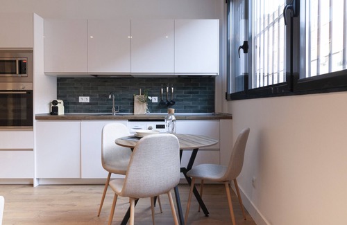 Almenara Apartment | Studio in Simancas by Sharing Co.
