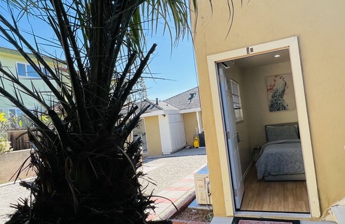 Ladera Heights Apartment | Studio in the heart of LA
