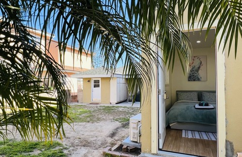 Ladera Heights Apartment | Studio in the heart of LA