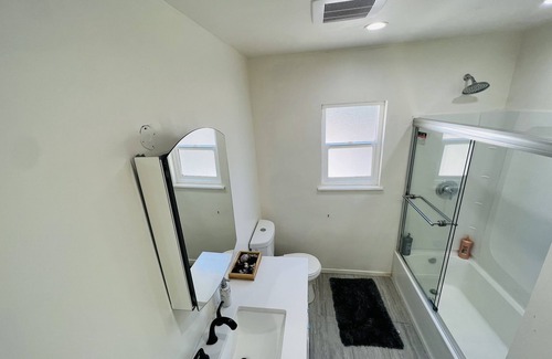 Ladera Heights Apartment | Studio in the heart of LA