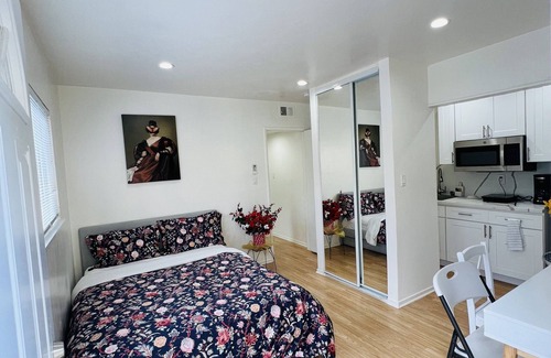 Ladera Heights Apartment | Studio in the heart of LA