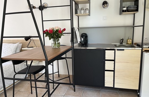 Claviers Apartment | Studio Indépendant au Cœur Dune Oliveraie. Situé au Pied du Village de Claviers