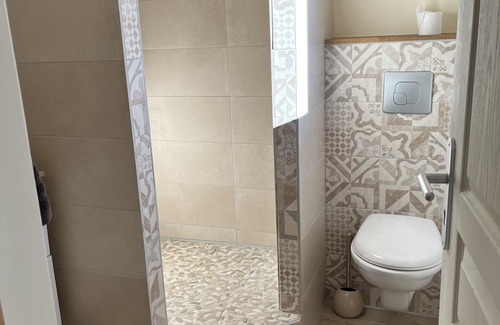 Claviers Apartment | Studio Indépendant au Cœur Dune Oliveraie. Situé au Pied du Village de Claviers