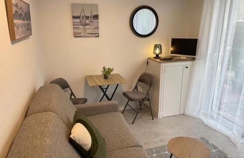 Aubagne Apartment | Studio indépendant, piscine & jardin en centre-ville