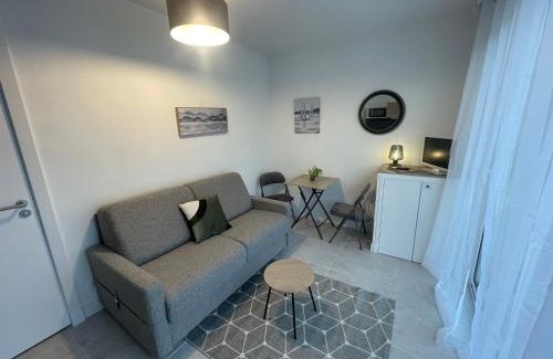 Aubagne Apartment | Studio indépendant, piscine & jardin en centre-ville