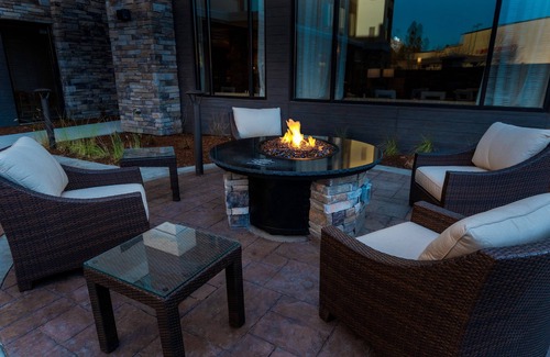 Coeur d'Alene Apartment | Studio |Indoor Pool + Hot Tub + Free Breakfast