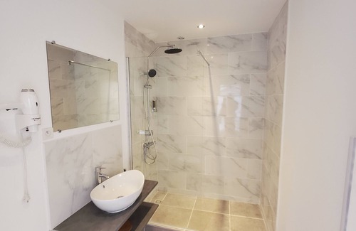 La Chatre Apartment | Studio Jacuzzi