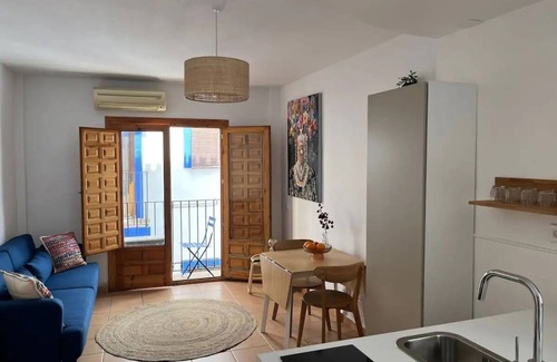 Old Town Apartment | Studio Joyo 300 meter van de boulevard/zee