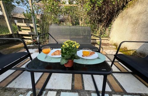 Chatellerault Apartment | Studio Jozy I confort et jardin en ville 4pers I Futuroscope