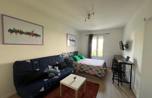 Chatellerault Apartment | Studio Jozy I confort et jardin en ville 4pers I Futuroscope