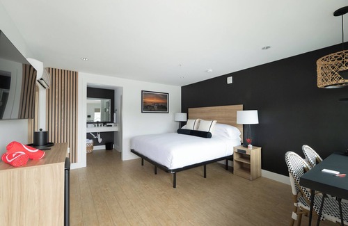 Rehoboth Beach Hotel | Studio King | The Waypoint | w/Free Breakfast Every Weekend & Free Parking