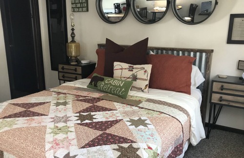Gallatin Gateway Cabin | Studio Kitchenette w/ Queen bed on the Gallatin River. 22 mi from ski resorts.