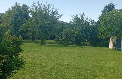 Saint-Come-d'Olt Apartment | Studio "La Clématite d'Olt" with Private Terrace and Wi-Fi