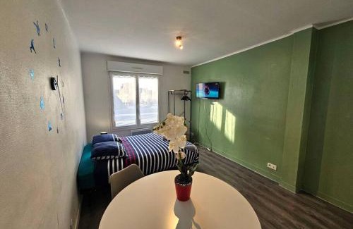 Saint-Meloir-des-Ondes Apartment | studio la poupe