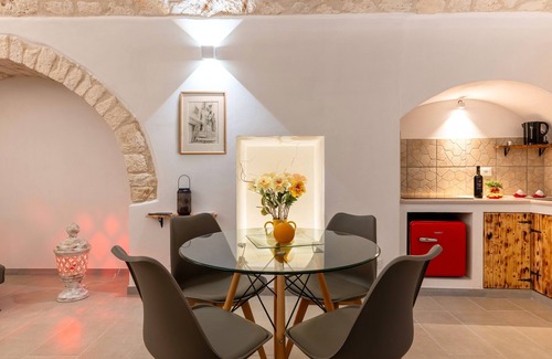Ostuni House | Studio 'La Pizzicata' with Wi-Fi and Air Conditioning