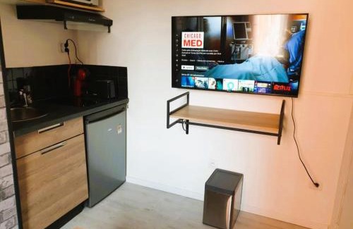 Sainte-Anne - Faubourg Noyon Apartment | STUDIO LE PETIT ATELIER - PROCHE GARE - WiFi