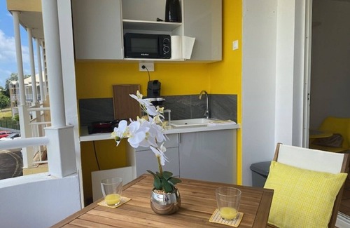 Tartane Apartment | Studio "le pipiri" swimming pool sea view secure residence