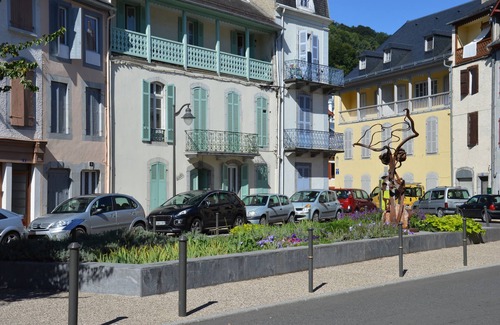 Bagneres-de-Bigorre Apartment | Studio Les Thermes de Jeanne * Ground floor in town