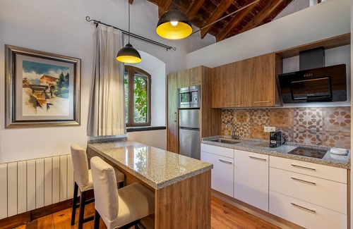 Durcal Apartment | Studio 'Loft' with Lake View, Shared Pool, Shared Garden & Wi-Fi