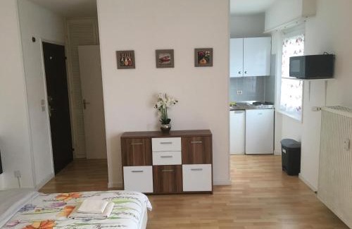 Saint-Louis Apartment | Studio Lora S 101