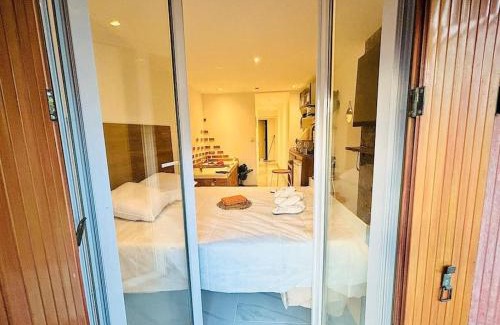 4th Arrondissement Apartment | Studio Love Jacuzzi