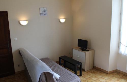 La Roche-Posay Apartment | Studio lumineux au centre de La Roche-Posay avec Wi-Fi, proche des Thermes - FR-1-541-59