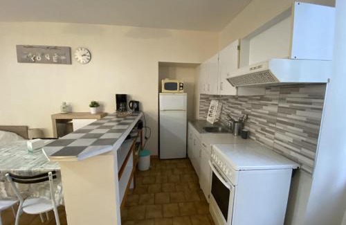 La Roche-Posay Apartment | Studio lumineux au centre de La Roche-Posay avec Wi-Fi, proche des Thermes - FR-1-541-59