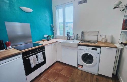 Quartier du Pont-de-Flandre Apartment | studio lumineux avec vue sur le canal