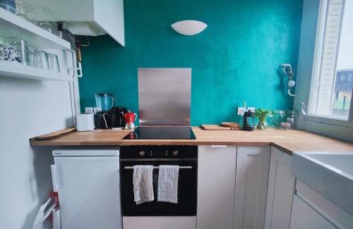 Quartier du Pont-de-Flandre Apartment | studio lumineux avec vue sur le canal