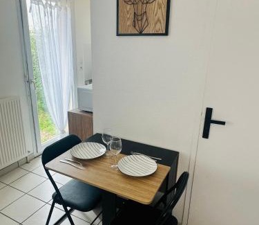 Jaunay-Clan Apartment | Studio lumineux & cosy, 3 min du Futuroscope