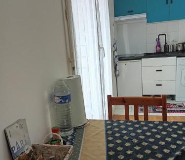 Faubourg de l'Arche Apartment | Studio Lumineux