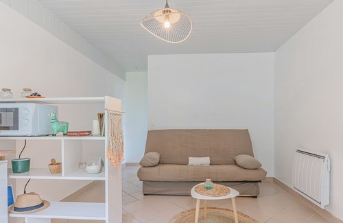 Mezos Apartment | Studio "Maisonette between Forest and Ocean", with private terrace, private garden and Wi-Fi