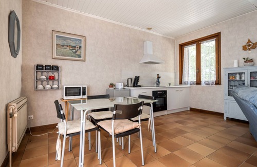 Vienne Apartment | Studio 'Maupas' with Shared Terrace and Wi-Fi