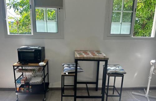 Ducos Apartment | Studio meublé climatisé
