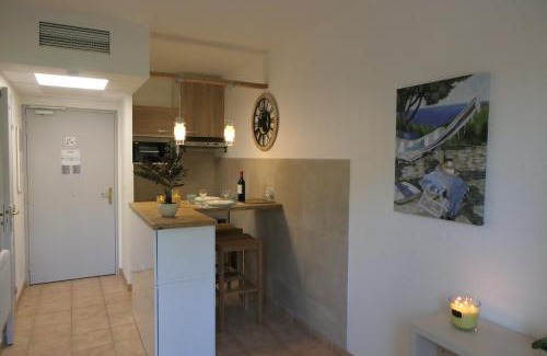 Mouans-Sartoux Apartment | Studio meublé face au golf