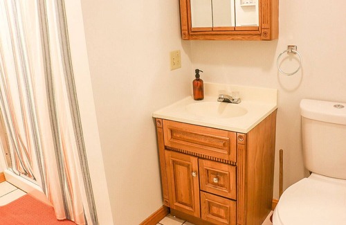 Beverly Apartment | ♥Studio Minutes to Salem,Beach+Train to Boston!♥