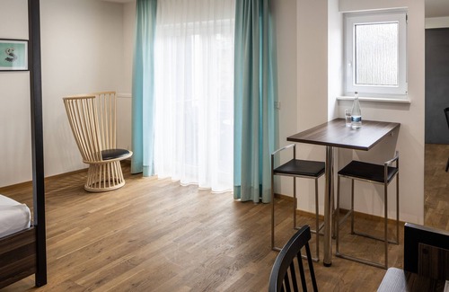Heidelberg Apartment | Studio mit Balkon, Voll Ausgestatteter Kochnische Sowie mit Einem Modernem Bad