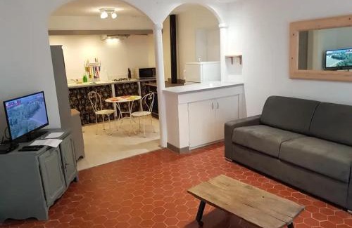 Montagnac-Montpezat Apartment | Studio moderne à Montagnac-Montpezat - 32 m² tranquille