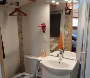 Mercuer Apartment | Studio moderne avec piscine privée près de Mercuer 15 m²