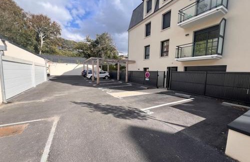 Saint-Martin-du-Littoral Apartment | Studio Monet - Petite terrasse - Parking Privatif